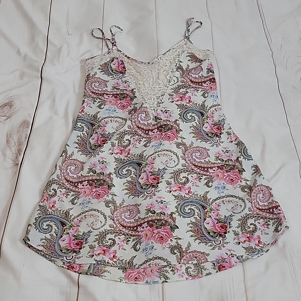 Victoria’s Secret Vintage Deep V Floral Lace Slip Dress Nightgown size Medium